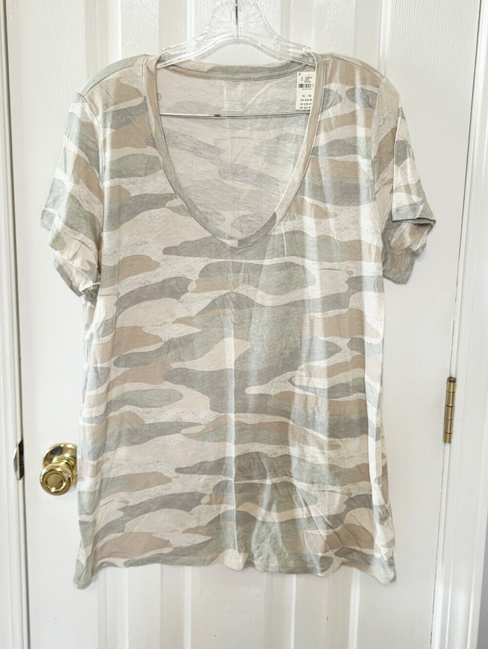 NEW PINK Victoria's Secret Short Sleeve V-Neck Camo Tee XL - Beige, Gray, Cream